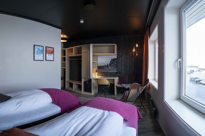 Room 10 of 17