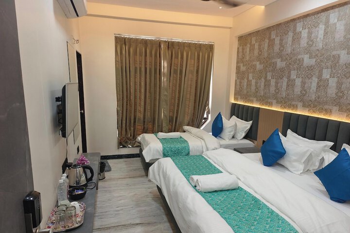 Room 11 of 28