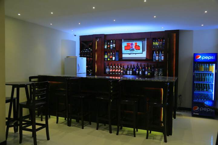 Lounge 27 of 31