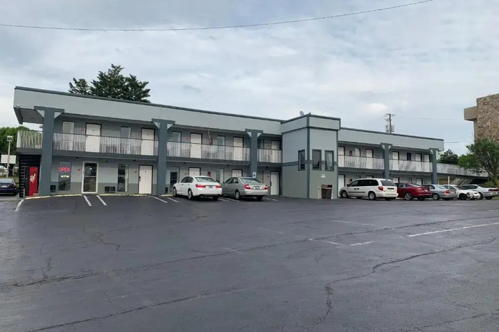 Exterior of Royal Inn & Suites