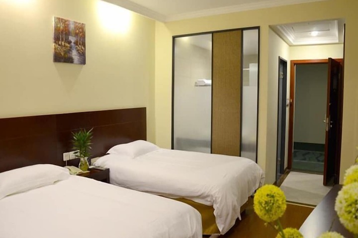 Room 5 of 65