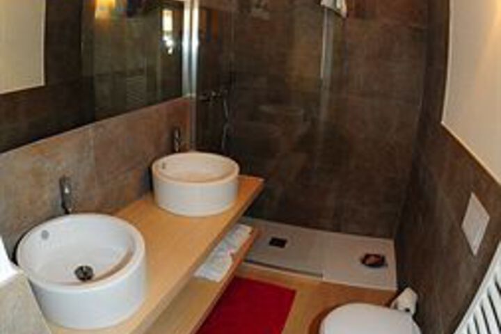 Room 4 of 27