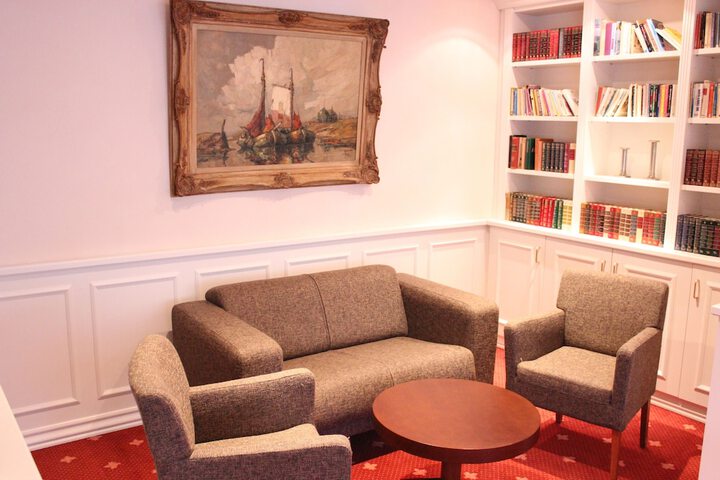 Lounge 59 of 62