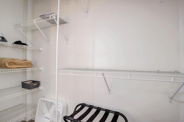 Room 8 of 194