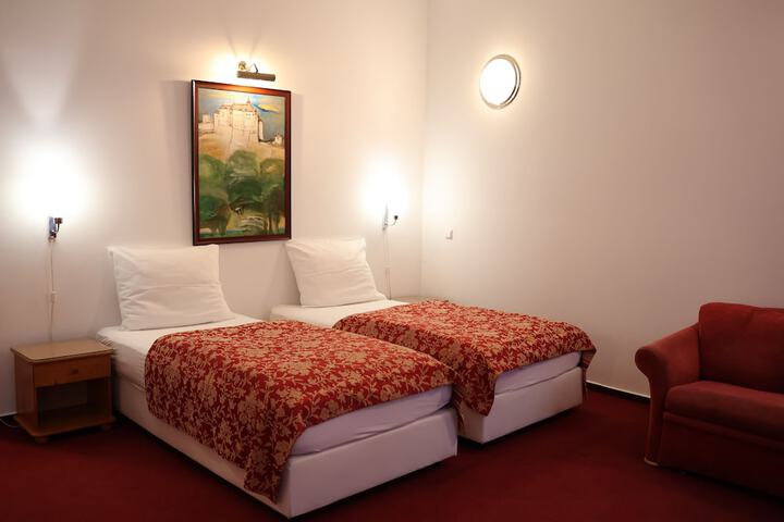 Room 5 of 21