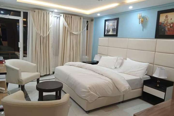 Room 9 of 23