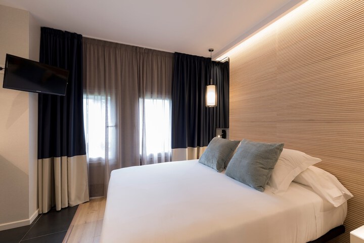 Room 4 of 51