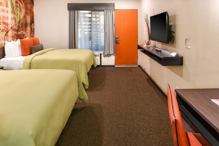 Room 5 of 40