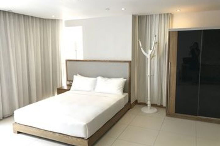 Room 30 of 53