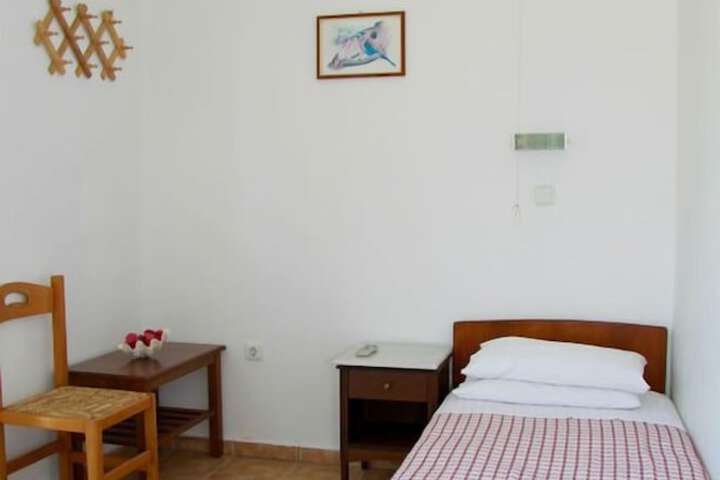 Room 17 of 33