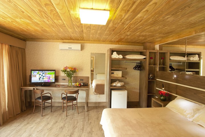 Room 5 of 148