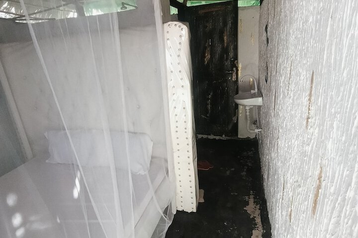 Room 5 of 28