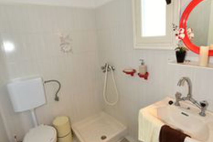 Room 5 of 27