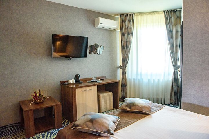 Room 30 of 98