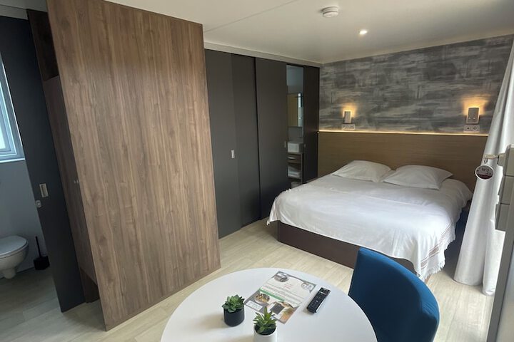 Room 2 of 4