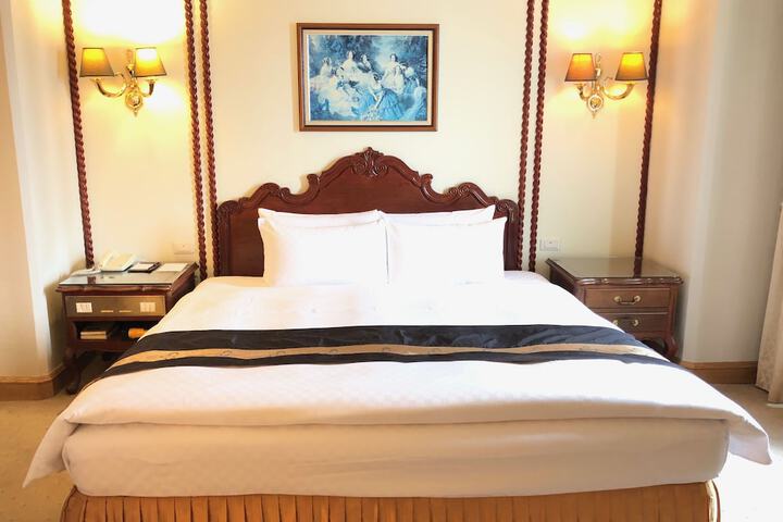Room 18 of 43