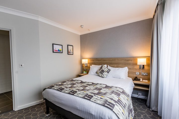 Room 15 of 210