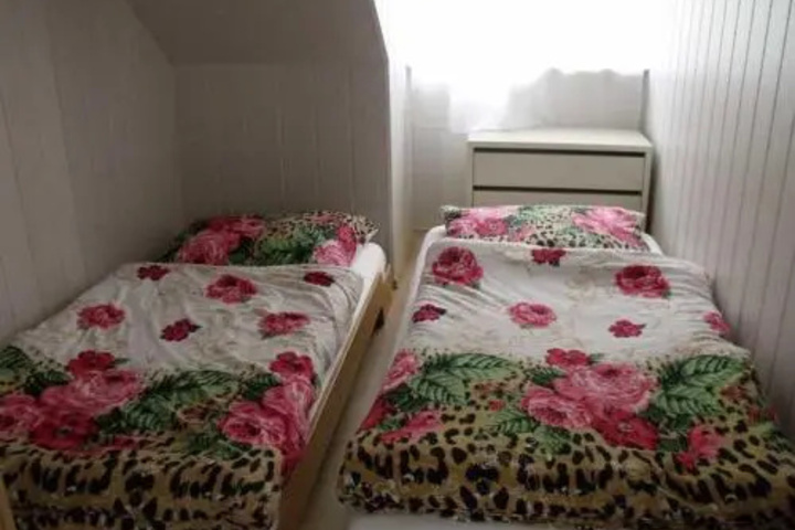 Room 2 of 7