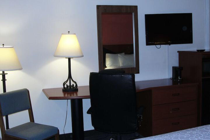 2 Double Beds Flat Screen Television Microwave and Refrigerator Desk WiFi Hairdryer Co (2 of 6)