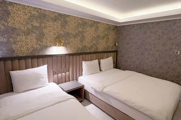 Room 6 of 40