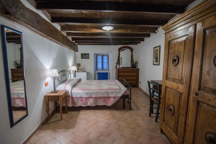 Room 2 of 18