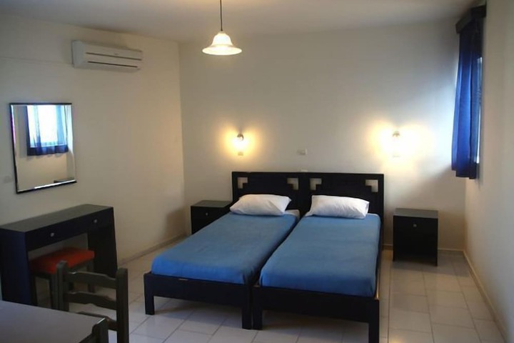 Room 15 of 38