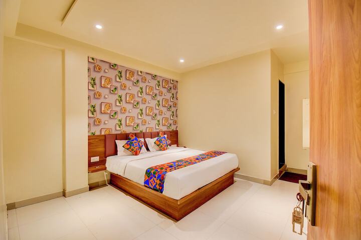 Room 12 of 25