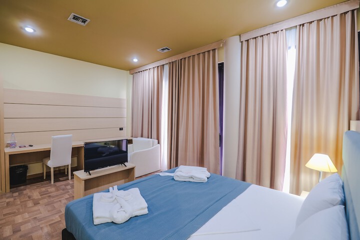 Room 27 of 167