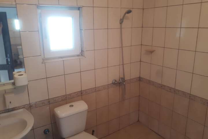 Room 5 of 11