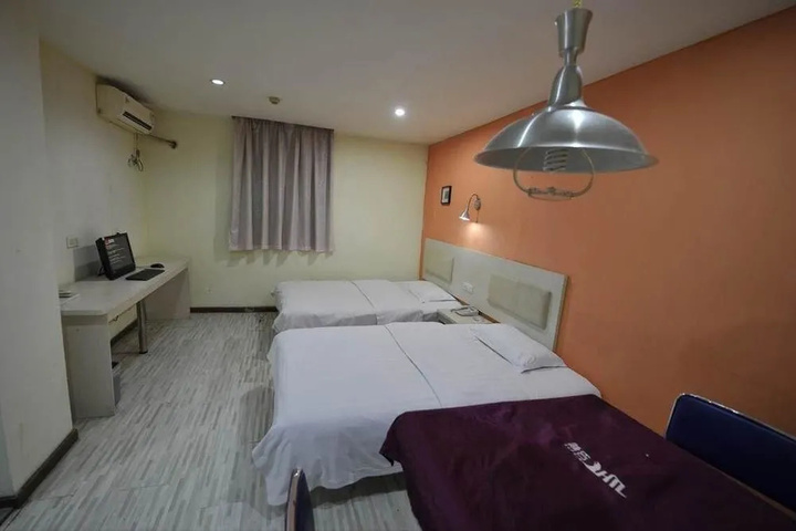 Room 4 of 6