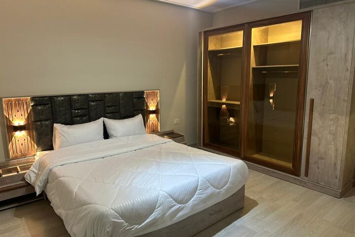 Room 11 of 15