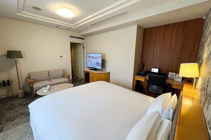 Room 32 of 56