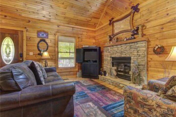 Owl Be Back 2 Bedrooms, Pool, Hot Tub, Fireplace, Sleeps 6
