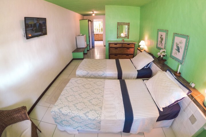 Room 10 of 99