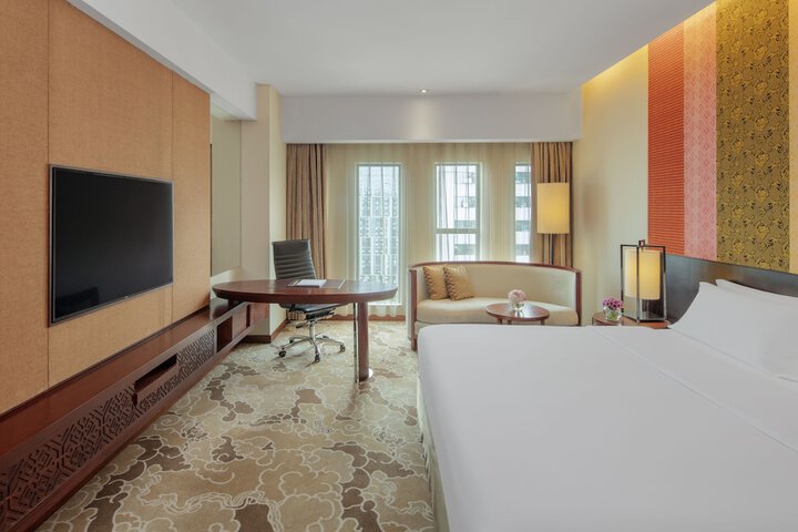 Room 12 of 80