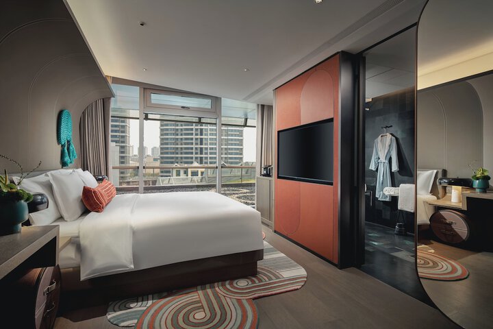Room 14 of 93