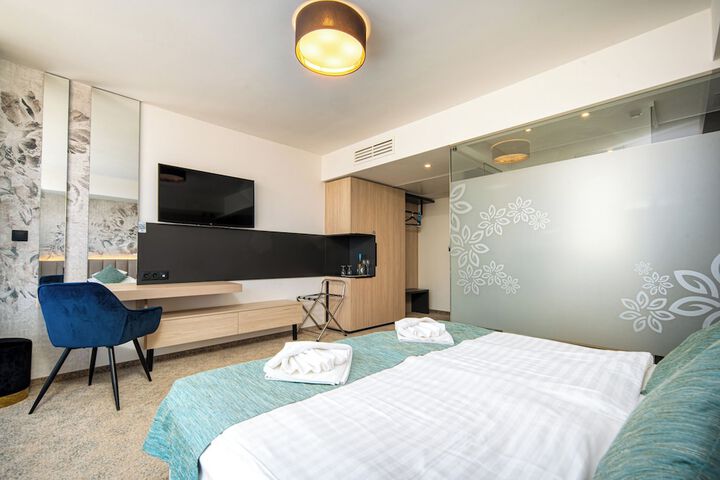 Room 15 of 62