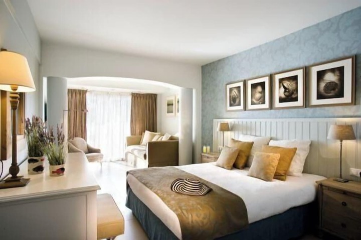 Room 42 of 622
