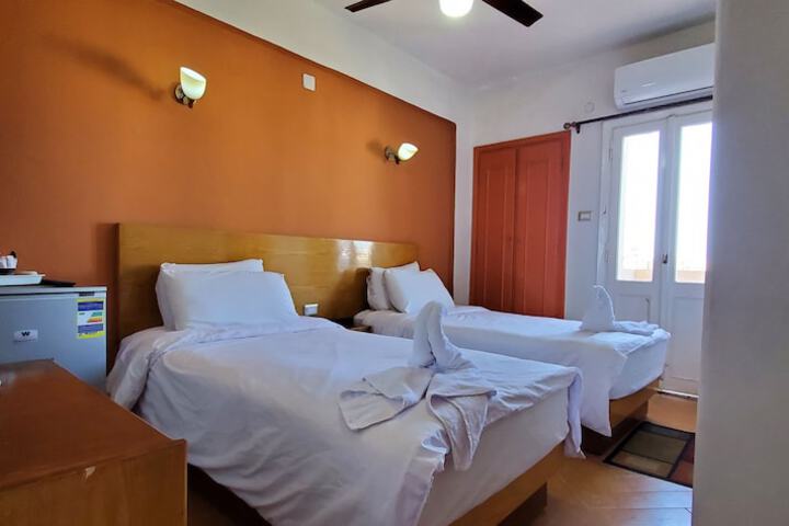 Room 9 of 34
