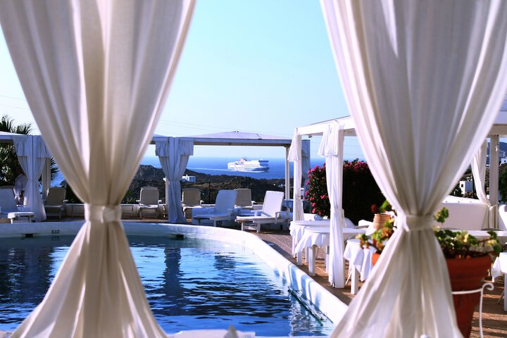 Pools & Facilities