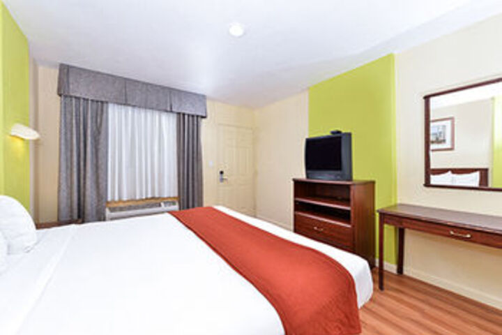 Room 6 of 9