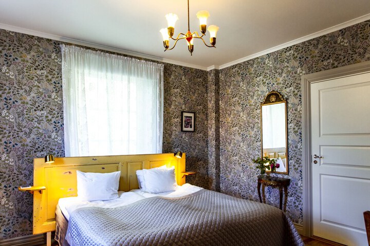 Room 25 of 83