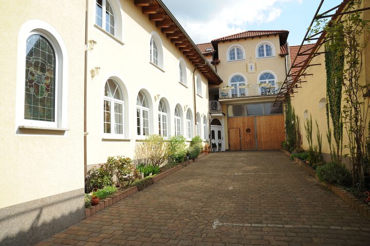 Hotel Exterior 22 of 23