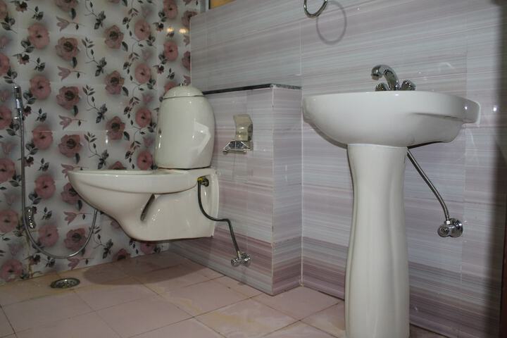 Room 12 of 27