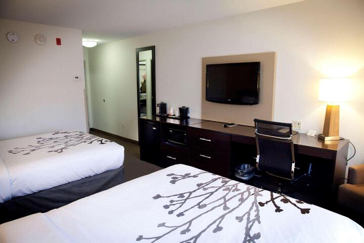 2 Queen Beds (15 of 15)