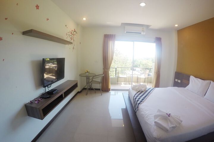 Room 8 of 33