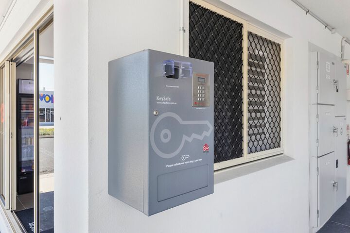 Check-in/check-out kiosk