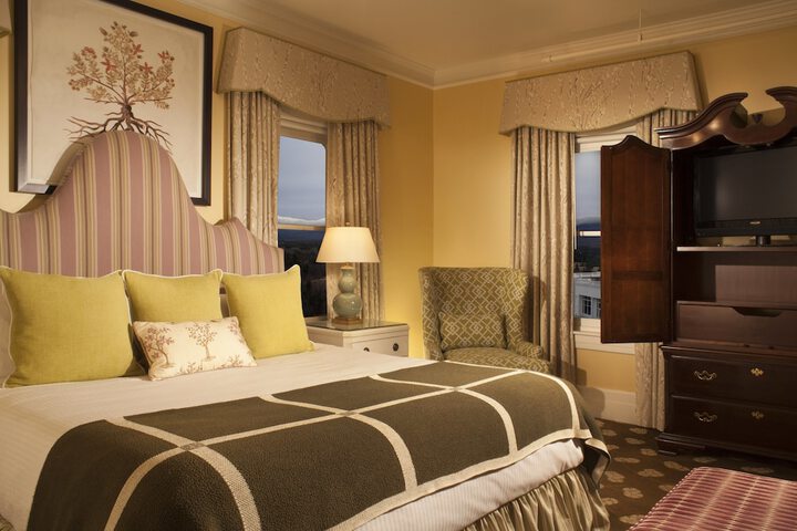 Deluxe Room 1 King Bed (15 of 35)