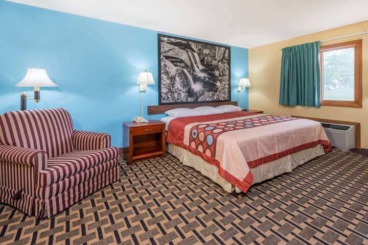 1 King Bed (1 of 12)