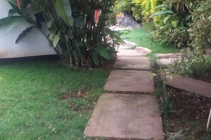Property Grounds 33 of 51